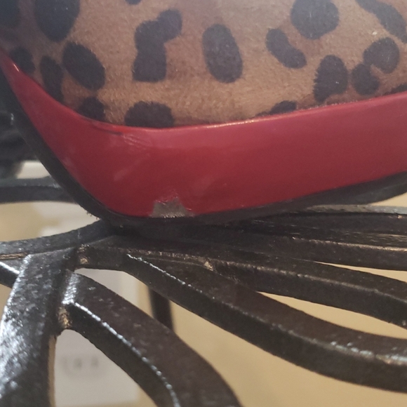 🐆Animal Print Red Bottom Stilettos 👠 - Picture 4 of 5